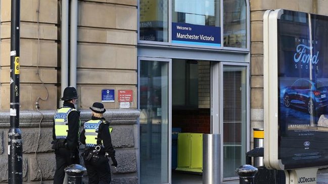  Policía investiga apuñalamiento en Manchester como ataque terrorista  