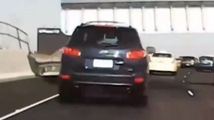   Mujer fue aplastada por cartel del tránsito en Australia 