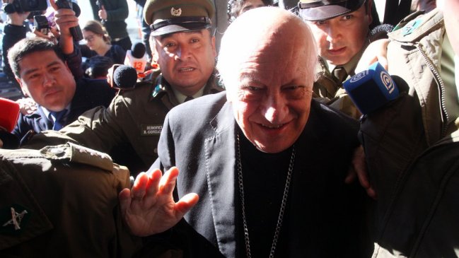 Abogado querellante evalúa acusar a Ezzati de 