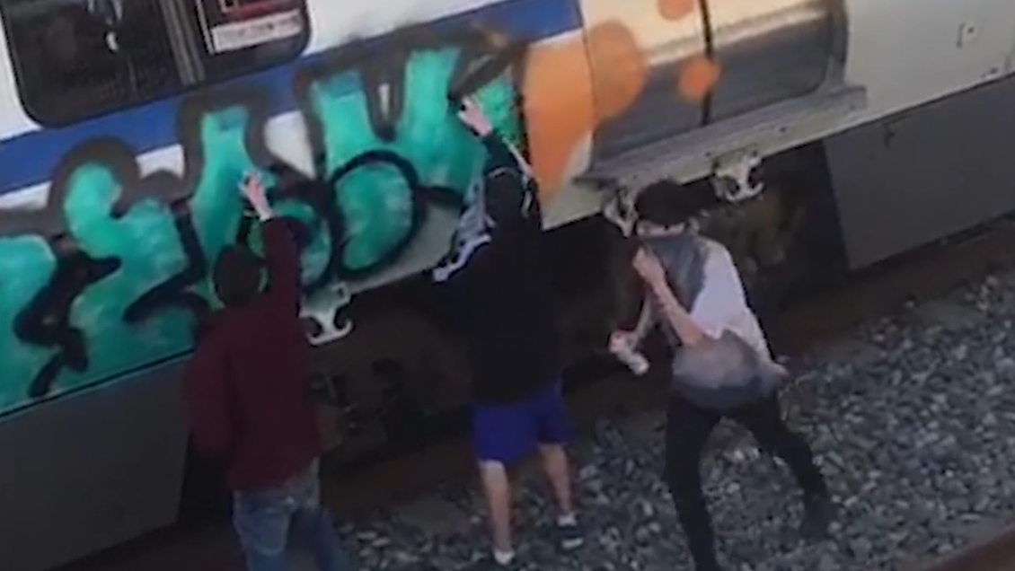 Metro Valparaíso se querellará por nuevo rayado a vagones Metro Valparaíso se querellará por nuevo rayado a vagones