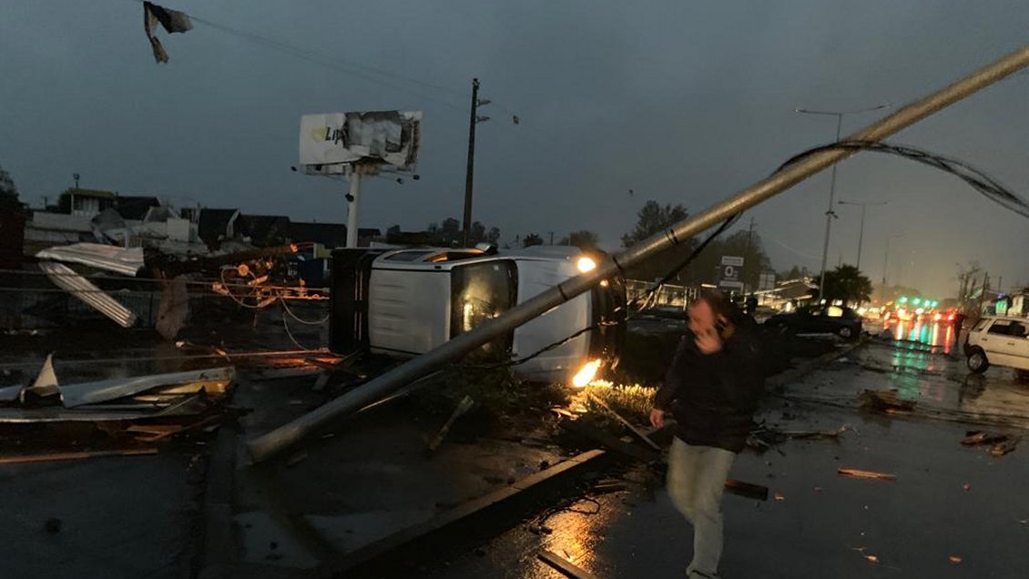 Tornado causó estragos en calles de Los Ángeles