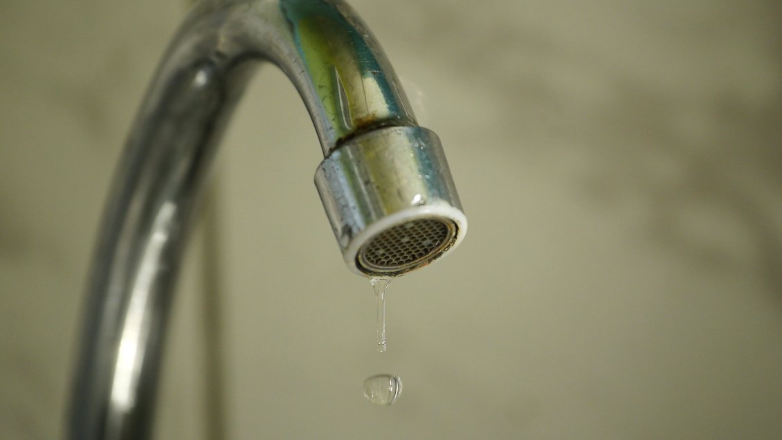 Gobernador de Osorno: No hay fecha definida para reponer el servicio de agua Gobernador de Osorno: No hay fecha definida para reponer el servicio de agua