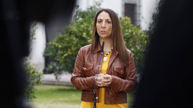 Ministra Pérez pregunta al PS por 