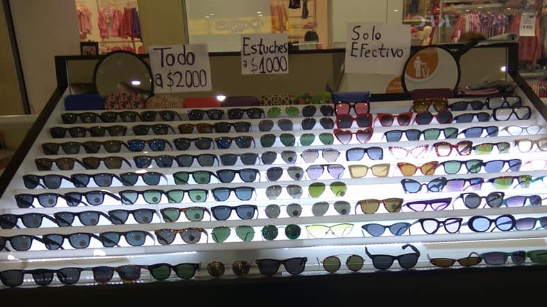 Cadena de lentes anunció el cierre de sus 98 tiendas en Chile Cadena de lentes anunció el cierre de sus 98 tiendas en Chile