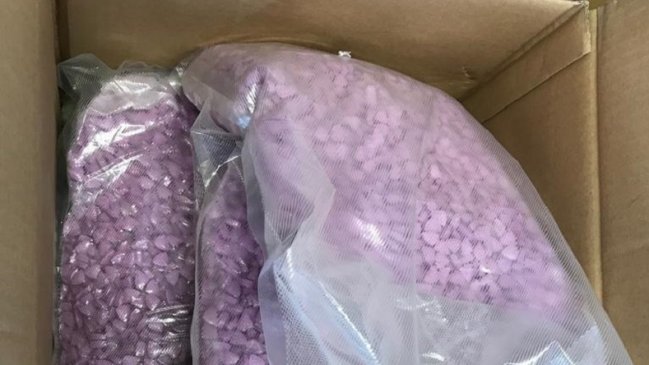  Compró ropa por internet y recibió 25 mil pastillas de éxtasis  