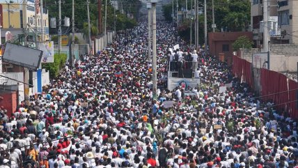 Multitudinaria manifestación en Haití exigió renuncia del presidente Multitudinaria manifestación en Haití exigió renuncia del presidente