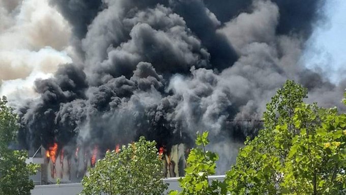 Cinco fallecidos deja incendio en bodega de Renca Cinco fallecidos deja incendio en bodega de Renca