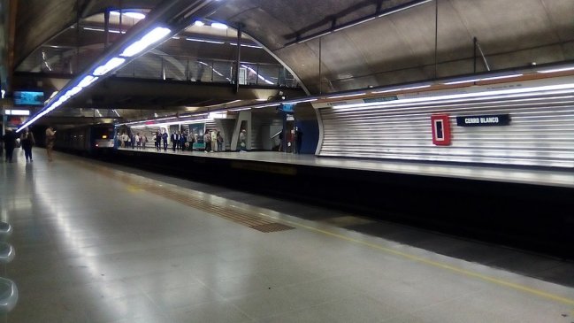   Chequeo: Metro en Recoleta, ni sin daños ni cerrado por razones políticas 