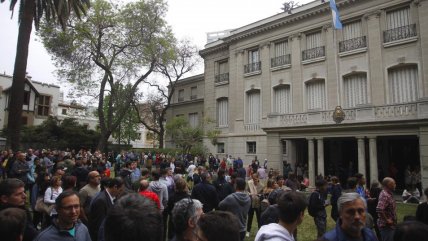  Largas filas marcaron votación de argentinos en Chile  