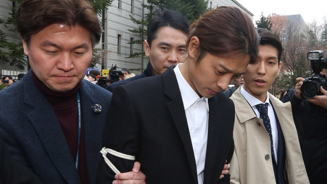 Dos cantantes K-pop fueron condenados a prisión por violar mujeres