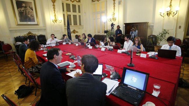 Representante del FA en mesa técnica constituyente: No sería buena idea que la UDI se excluyera