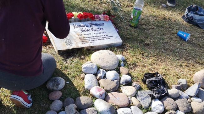 La Serena: Queman memorial de joven muerto por disparo durante el estado de emergencia