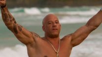 Vin Diesel parodió obra de arte de banana sólo con una toalla Vin Diesel parodió obra de arte de banana sólo con una toalla