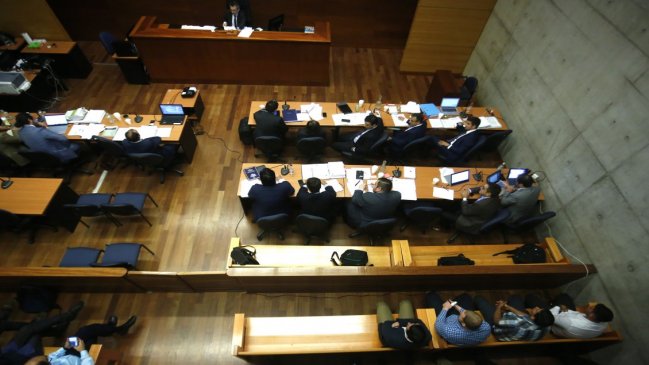 Tribunal suspendió formalización de 12 carabineros acusados de tortura