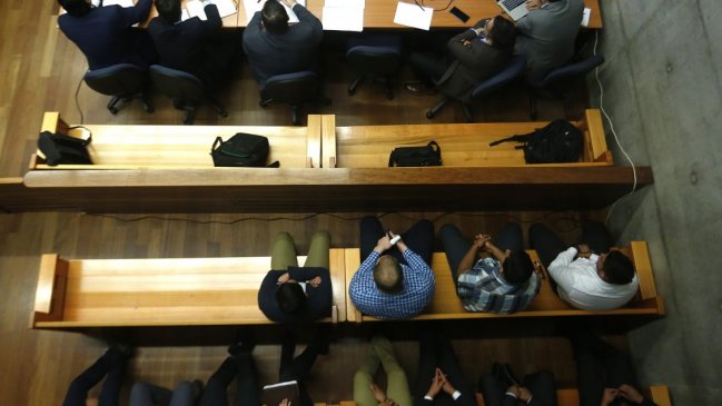 Los 12 carabineros acusados de tortura acudieron al Tribunal Constitucional