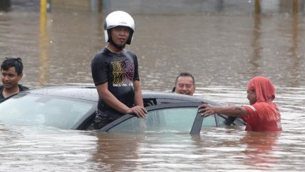  Inundaciones causan estragos en Indonesia  