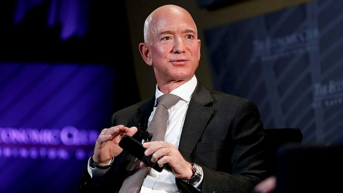 Príncipe heredero saudí es acusado de hackear el teléfono del fundador de Amazon