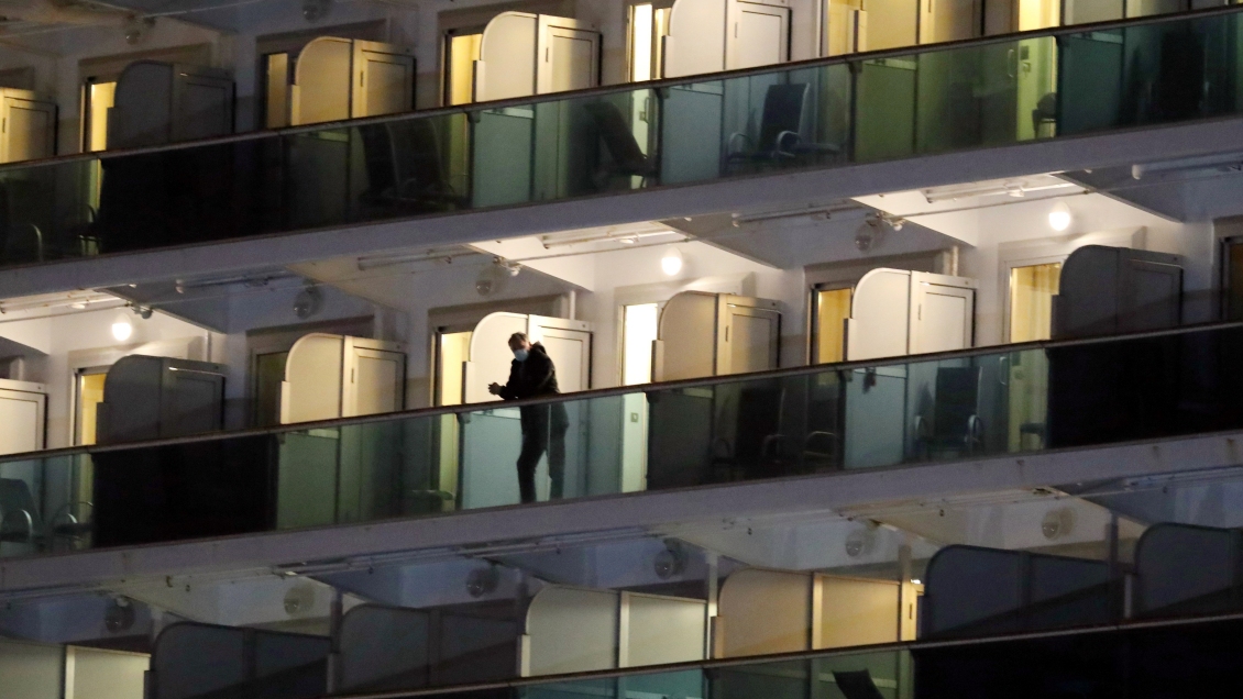 Coronavirus: Partió desembarco de pasajeros del crucero que estaba en cuarentena en Japón