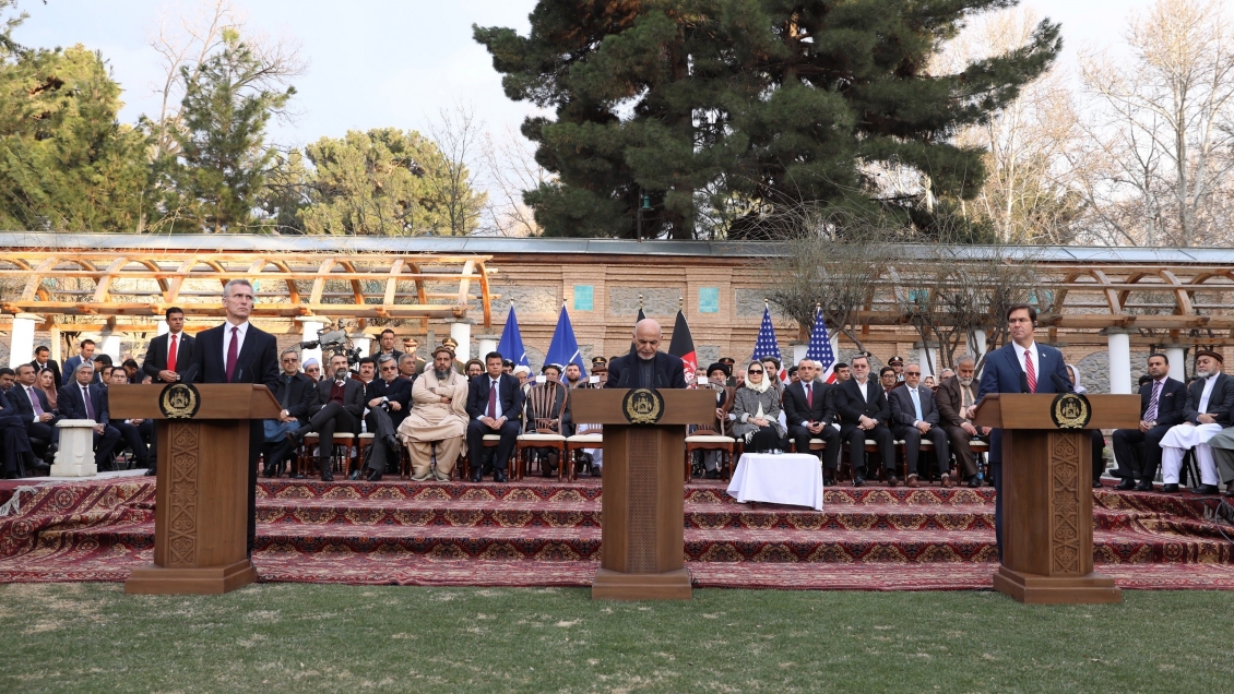 Estados Unidos y los talibanes firman la paz 19 años después
