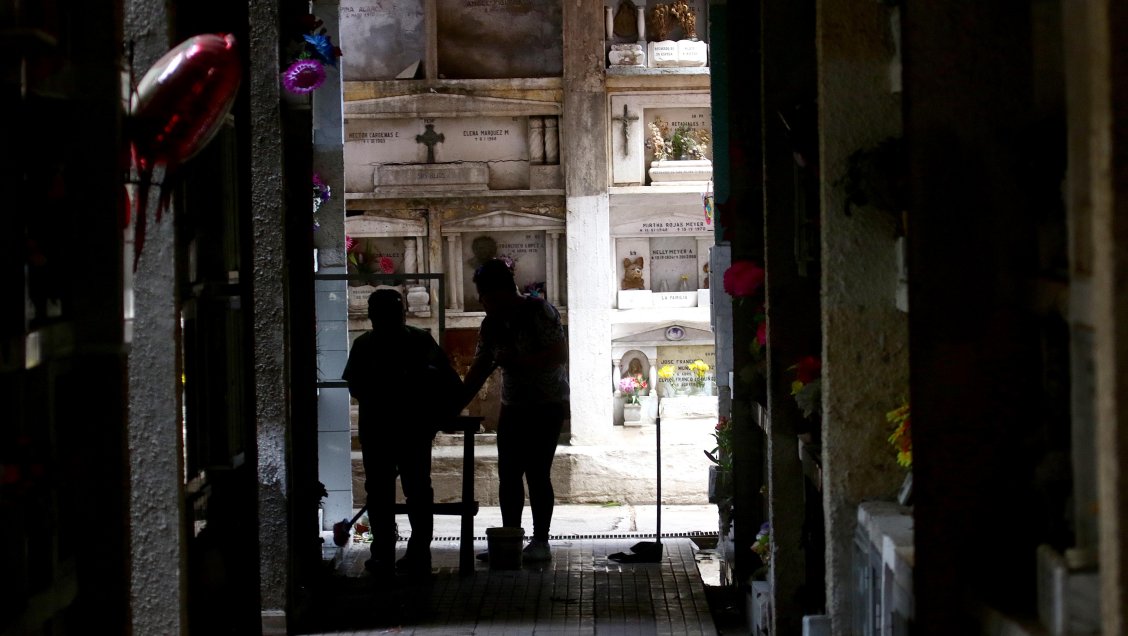 Sumario sanitario contra el Cementerio General por restos insepultos y cajones aplastados