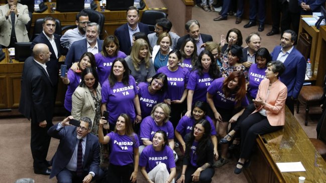 Senado aprobó paridad de género para el proceso constituyente
