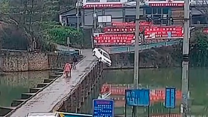 Conductor se cayó al río luego de aprobar examen de manejo