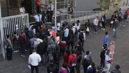 Largas filas en supermercados y oficinas del Registro Civil por cuarentena    Largas filas en supermercados y oficinas del Registro Civil por cuarentena