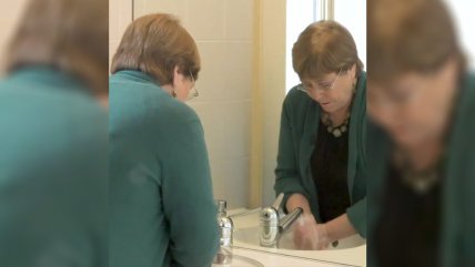  Bachelet concientiza sobre la importancia del lavado de manos  