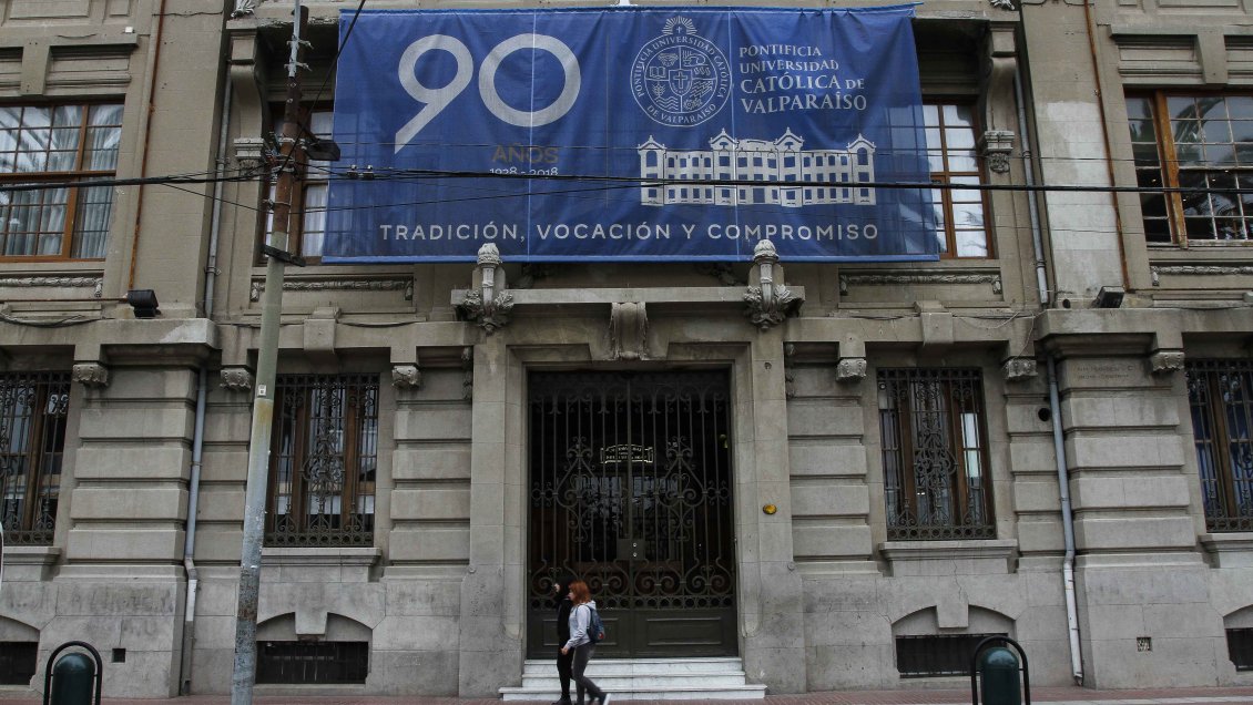 PUCV advierte sanciones por imágenes de explotación sexual infantil en defensa de título por Zoom PUCV advierte sanciones por imágenes de explotación sexual infantil en defensa de título por Zoom
