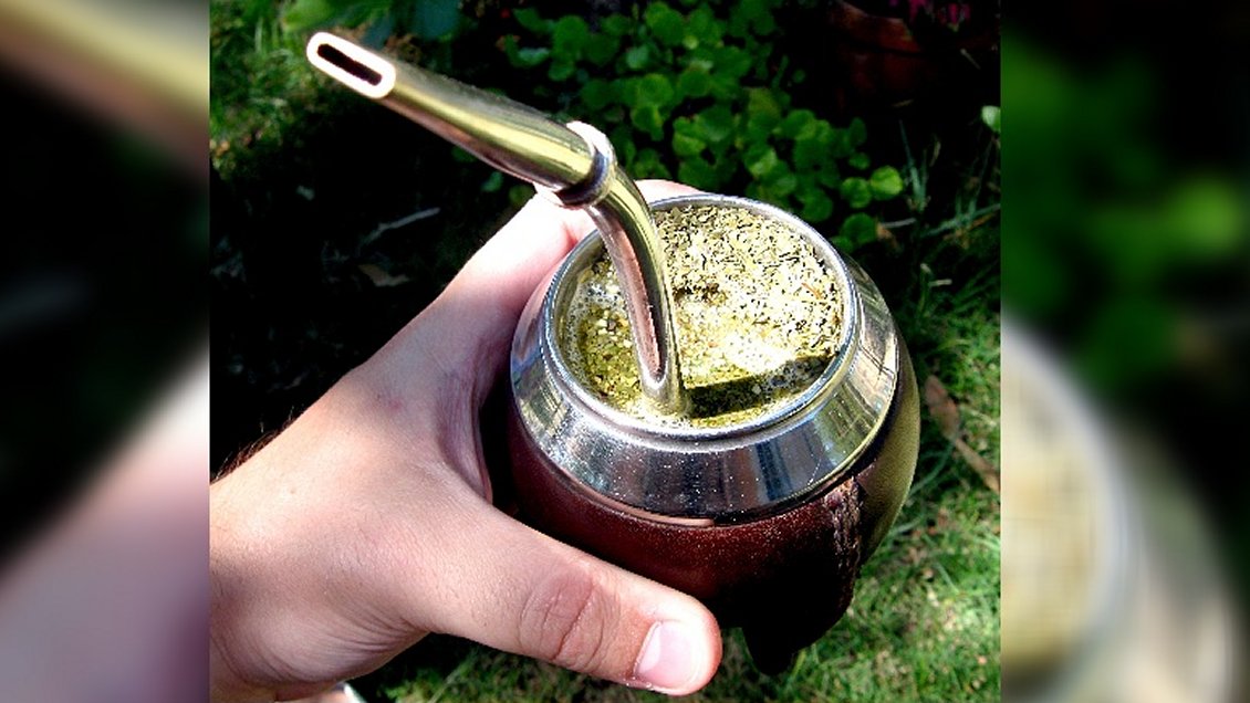 Joven intentó pasar hierba por mate, pero carceleros lo descubrieron Joven intentó pasar hierba por mate, pero carceleros lo descubrieron