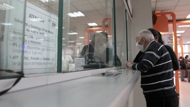 ¿Constitucional o no? Expertos discrepan sobre retiro del 10%