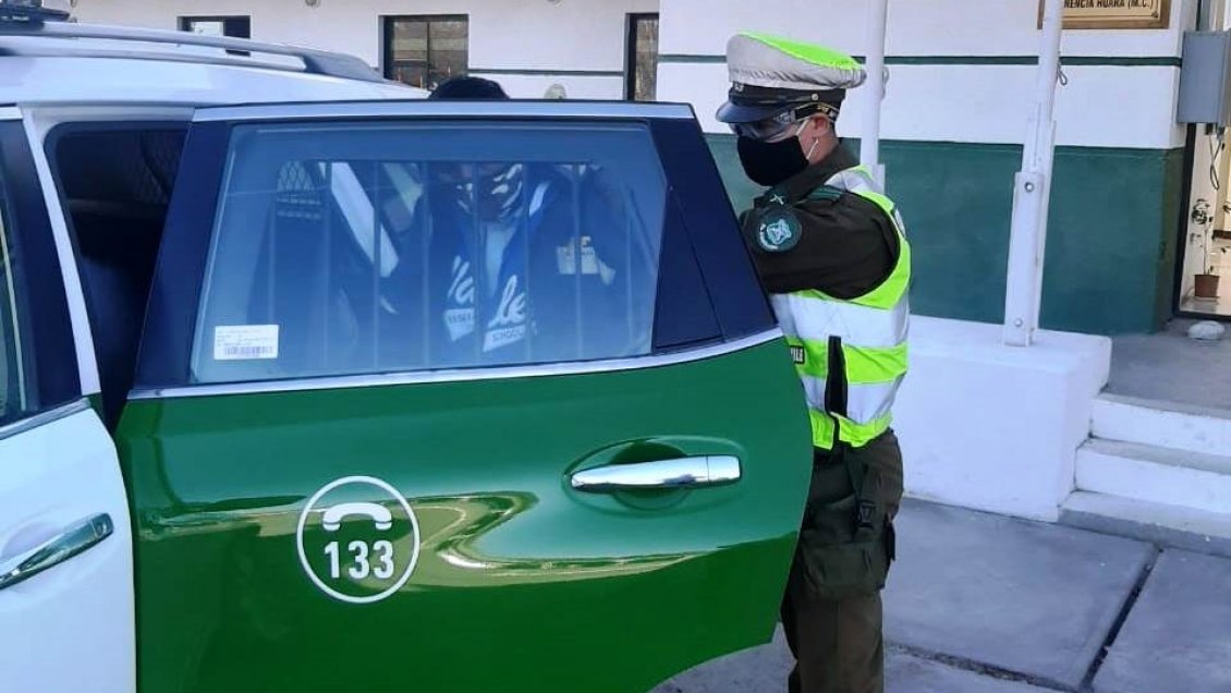 Camionero fue detenido por intentar sobornar a carabinero en Huara Camionero fue detenido por intentar sobornar a carabinero en Huara