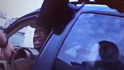   Registro inédito muestra a George Floyd aterrado al momento de su detención 