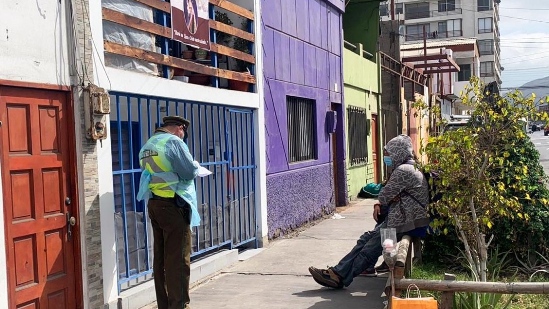 Detienen a pareja con Covid-19 caminando por el casco histórico de Iquique Detienen a pareja con Covid-19 caminando por el casco histórico de Iquique