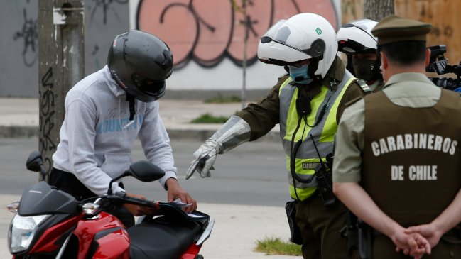 Carabineros detuvo a más de 2.800 personas por infracciones sanitarias Carabineros detuvo a más de 2.800 personas por infracciones sanitarias
