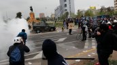 Enfrentamientos en nuevas manifestaciones en Plaza Baquedano Enfrentamientos en nuevas manifestaciones en Plaza Baquedano