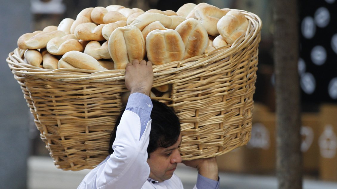 Cadem: 71% apoyaría impuesto al consumo para mejorar pensiones 