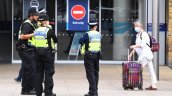 Inglaterra empieza a cobrar millonarias multas por incumplir cuarentena Inglaterra empieza a cobrar millonarias multas por incumplir cuarentena
