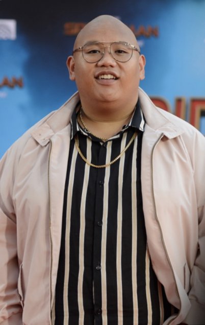 Fotos] El radical cambio físico con que sorprendió Jacob Batalon, Ned en 