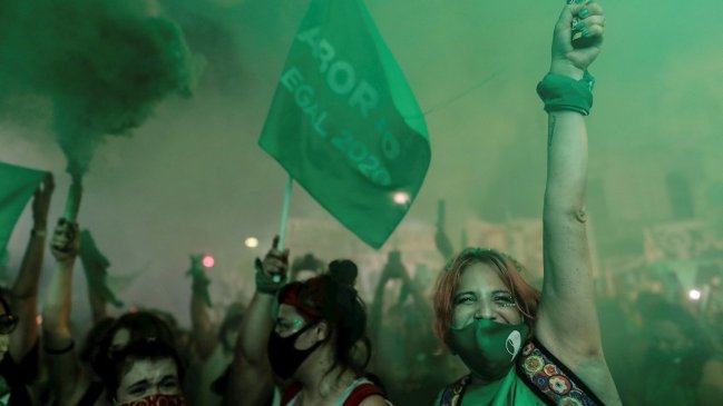 Jornada histórica: Senado argentino legalizó aborto voluntario hasta semana 14 del embarazo