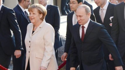  Putin y Merkel se abren a producir de manera conjunta una vacuna anticovid  