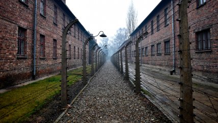   Dron sobrevoló el campo de exterminio nazi de Auschwitz-Birkenau 