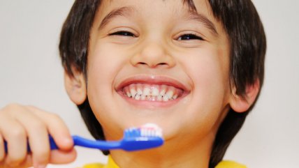   Creciendo Juntos: ¿Cómo cuidar la salud bucal de tu hijo o hija? 