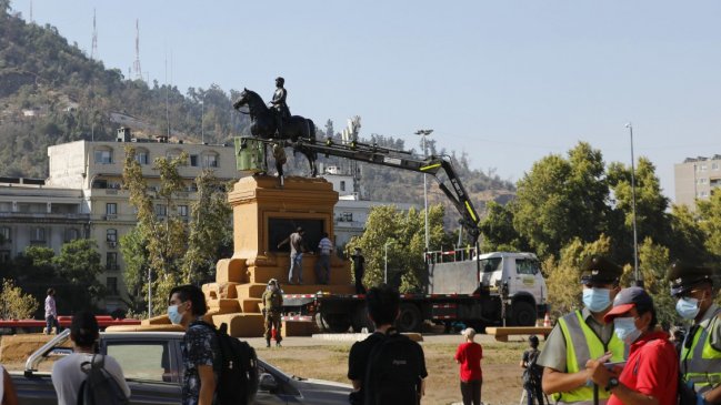 Consejo de Monumentos decidió la remoción de estatua de Baquedano para restaurarla