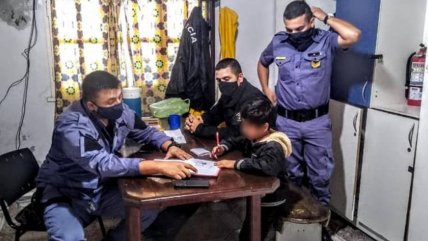   Su hijo no quería hacer la tarea y lo llevó a la policía para 