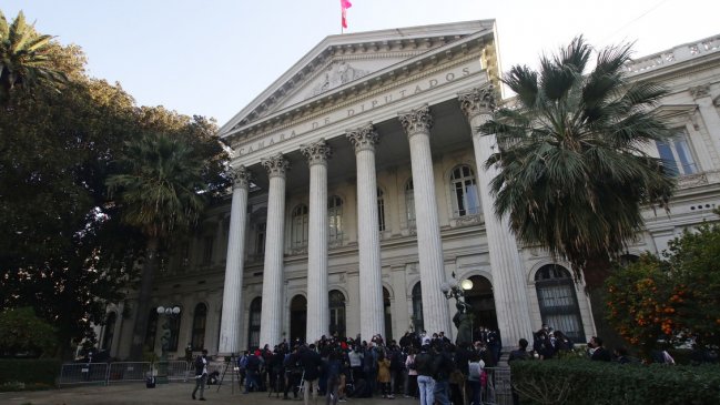 Mesa directiva de la Convención Constitucional suspendió sesión de este martes