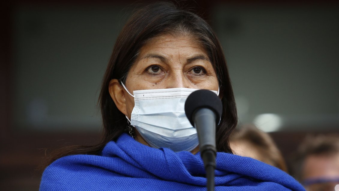 Debido a amenazas, Elisa Loncón tendrá protección permanente: dos carabineras, una con ascendencia mapuche Debido a amenazas, Elisa Loncón tendrá protección permanente: dos carabineras, una con ascendencia mapuche