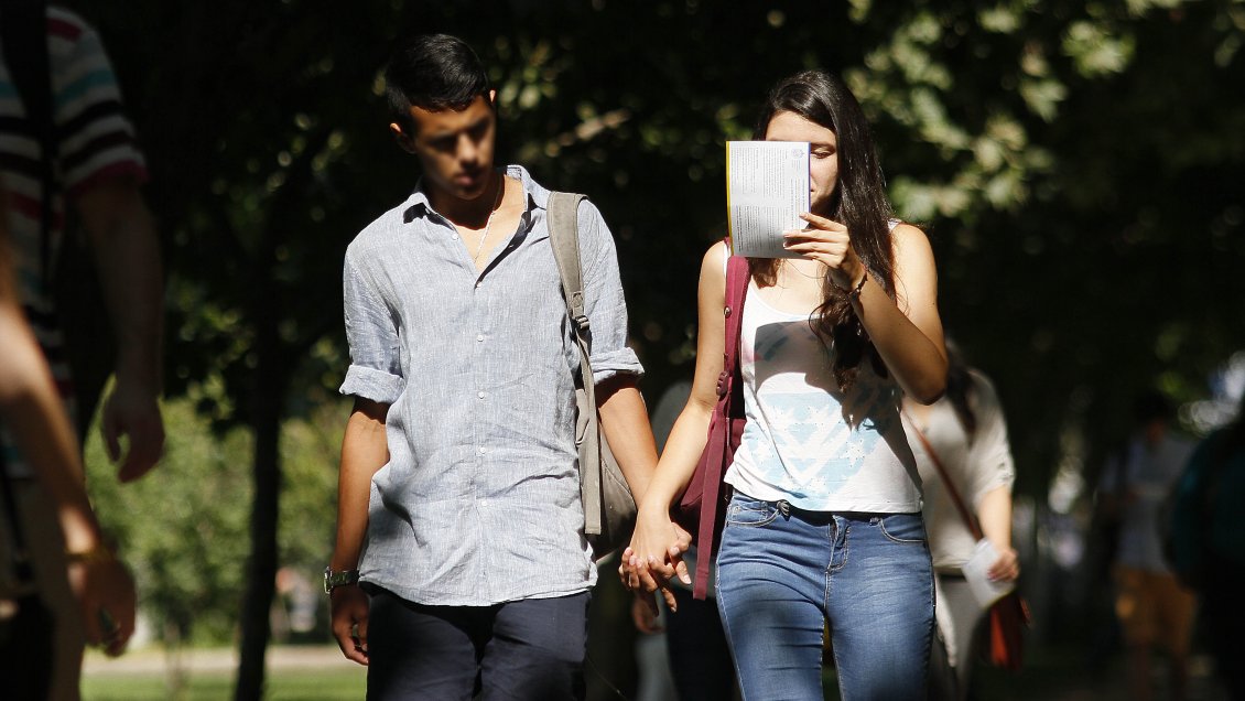 Este año ingresaron a la educación superior 25 mil mujeres más que hombres