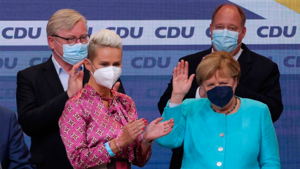   Angela Merkel fue ovacionada por sus 16 años al frente de Alemania 