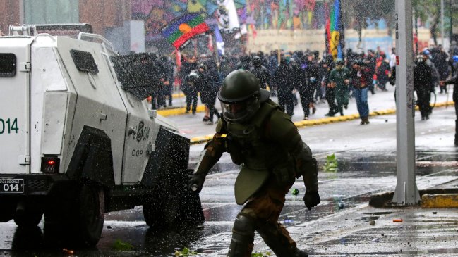 Marcha mapuche en Santiago terminó con incidentes, una mujer herida y 10 detenidos